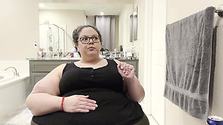 Plump Paradise: Snack N Chat