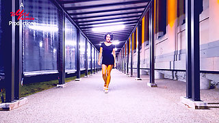 Wyld Yasmin Dancing and Flashing Herself in Public