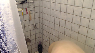 Shower Cam: Girlfriend in Parents Shower
