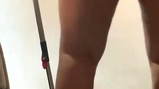 Maid Cleaning the Boss's Room Full of Horny to Give Her Pussy