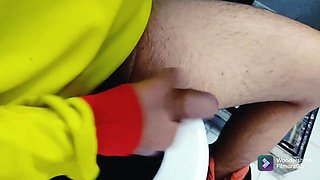 Me quito la calentura en el baño de una estación de policía - College (18+)