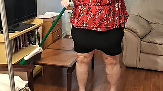 Sweeping Big Beauty Nurse Vicki Decides to Weigh Herself