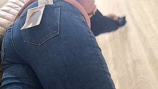 Nicoletta Embassi Squeezes Into Tiny Jeans After Big Weight Gain