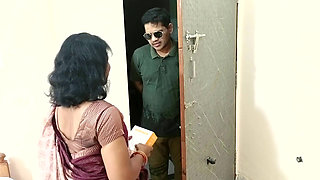 Indian Super Sexy Cute Bhabhi Hardcore Sex with Mobile Company Delivery Executive-Full Masti in Saree Blouse