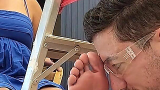 Electricist Foot Pervert Tricks Kiffa Worshipping Her Feet to Finish the Job