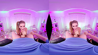 Slutty Roommate Leah Winters Is Hungry for Cock VR Porn