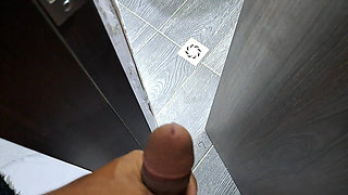 Mature Masturbates in the Bathroom