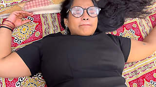 The Office Girl Was Called to Clean the Fan, Seeing Her Red Panties the Boss Had Hard-core Bedroom Sex