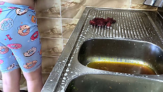 Saudi Man Fucks Arab Maid in Kitchen