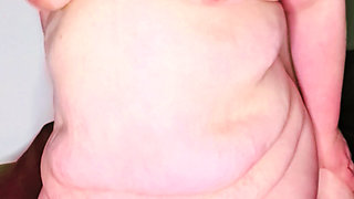 BBW milf xMaskedMomWifex lets her body oil, masturbate and blow.