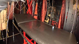 Latex-herrin Wichst Deine Eier Mit Viel Oel Leer!