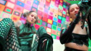 Wild Goth Latex Lesbian Fisting, Squirting,anal Gapes