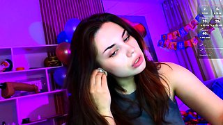 Fist fuck fetish babe plays with big toys during hot solo