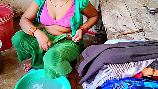 Desi bhabhi ne  bathroom me land chusha