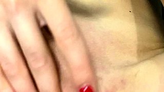 Cute amateur webcam teen girl toying pussy on webcam