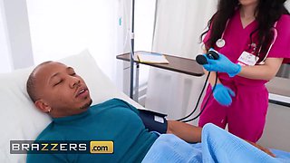 Ricky Johnson Pounds Sexy Nurse Yhivis Dripping Pussy Before She Gulps His Thick Cum