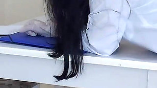 Doutora Jennyfer Resolve Problema De Erecao Durante Exame!