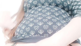 I Love Showing off My Huge Cameltoe and Having Men Want to Fuck Me.