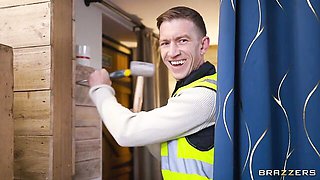 Road worker screwed a big-bottomed beauty Norah Juliette