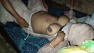 Mausi Ji land per Tel lagao isko aaram se hilao