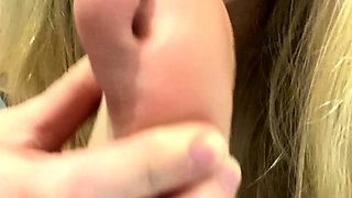 Amateur Foot Fetish Girlfriend Sucks and gives a Footjob