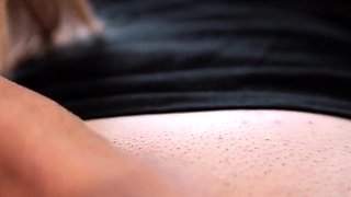 Deutscher Teenie-Babe bekommt Deepthroat-BJ mit Abspritzen