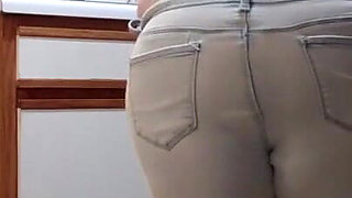 Buttcrack reveal unloading dishwasher