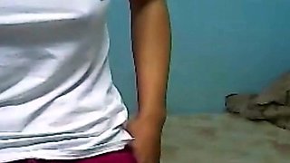 Filipina babe reveals big boobs and pussy on Skype