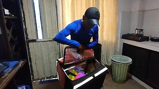 The Delivery Man Ends up Fucking a Chubby Big Ass and She Ends up Sucking His Cock Until He Gets All His Sperm Out