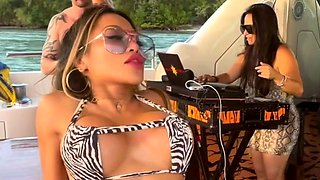 FakeAgent Horny Big boobs amateur tricked into sex in Office