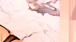 Blonde Exploded in Orgasm From Her Fuck Machine