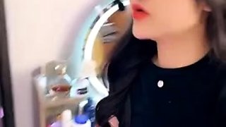 Amateur Webcam Cute Teen Plays Solo