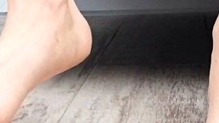White Ankle Sock Peal & Reveal: Slim Arch and Delicate Toes