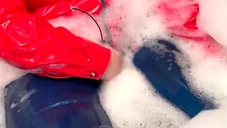Amateur fat slut getting her wet pussy