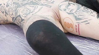 Big Boobed Tattoo Girl Gets Anal Fuck During a Tattoo Session - Gaping and ATM