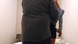 la gitane reçoit son plan cul a domicile