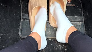 Flexible foot fetish masturbating with feet and hands