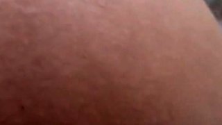 Outdoor-Quickie mit deutscher Amateurin  Sperma auf die Zun