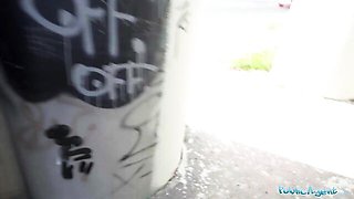 Watch well-proportioned Lara Lee's dirt