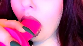Webcam fun mature brunette with toys cum on cam