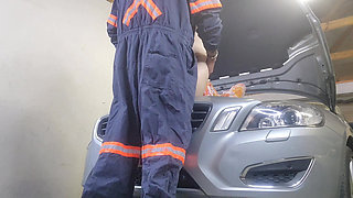Could Nt Pay the Mechanic so I Offered Him Some Pussy