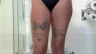 Twogirlonechallenge, Bucket Piss!