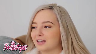 Blonda petite teenies Lexi Lore Mackenzie Moss love vulva