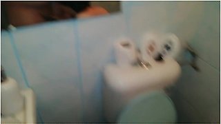 Face O Muie Si O Laba In Baie Pana Imi Iese Sperma Pe Tatele Ei Mari