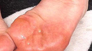 Sweet Toes and Sparkling Soles in Oil!