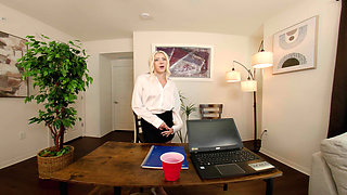 Intern Not Wearing Panties Seduces Boss