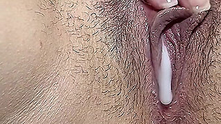 Sperm-filled Vagina, Leaks Out