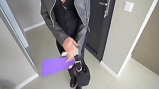 Seeing The Beauty Of A Property Agent, The Guy Wants To See Her More Personally