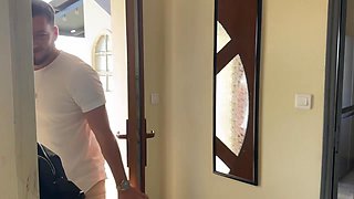 A tailor-made role for Queen! - Jacquie et Michel TV