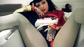 Harley Quinn Pees in Bath